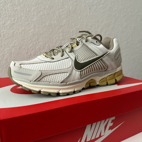 Nike Olive Vameros - Picture 1 of 1